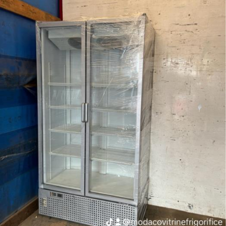 Vitrină frigorifică verticală dublă, 210cm înălțime, 120cm lungime, 70cm adâncime