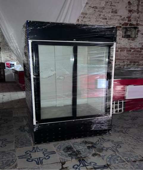 Vitrină frigorifică verticală dublă, 200cm înălțime, 100cm lungime, 75cm adâncime