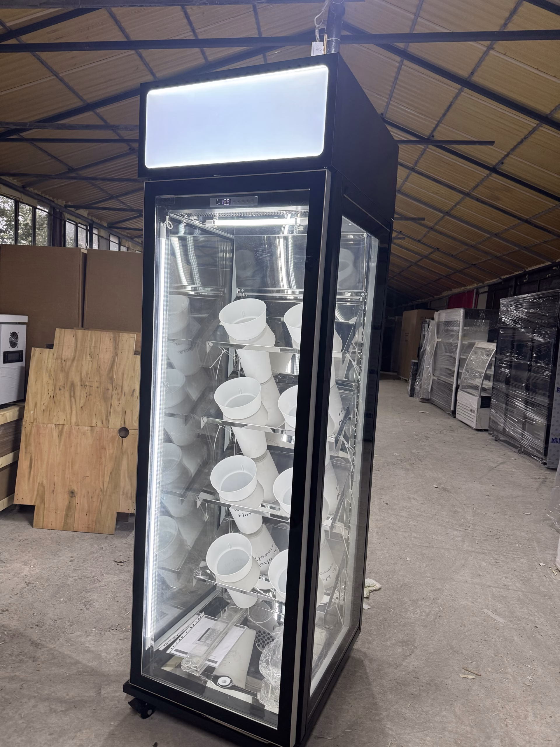 Vitrina frigorifica verticala pentru flori