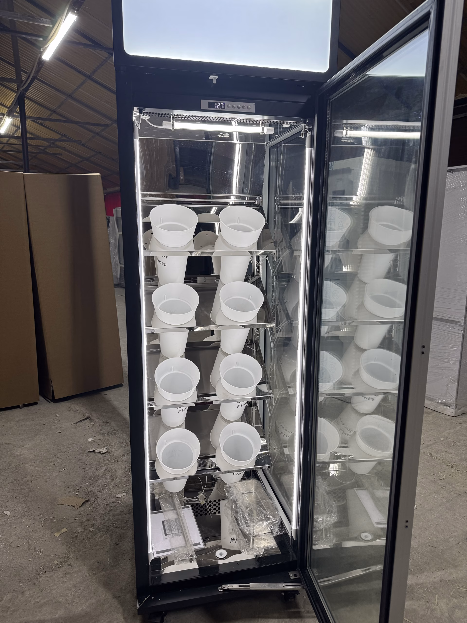 Vitrina frigorifica verticala pentru flori